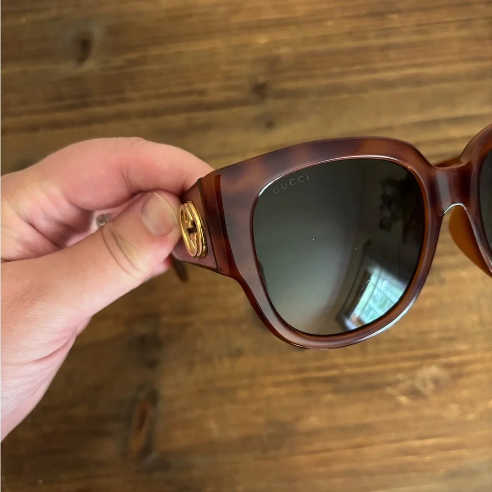 Gucci Women's GG0142SA Havana square sunglasses tortoise